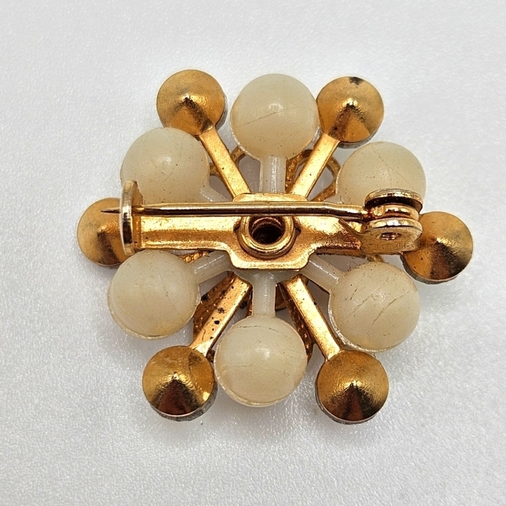 VINTAGE Religious Virgin Mary Starburst Aurora Borealis Small Brooch Pin - Picture 3 of 4
